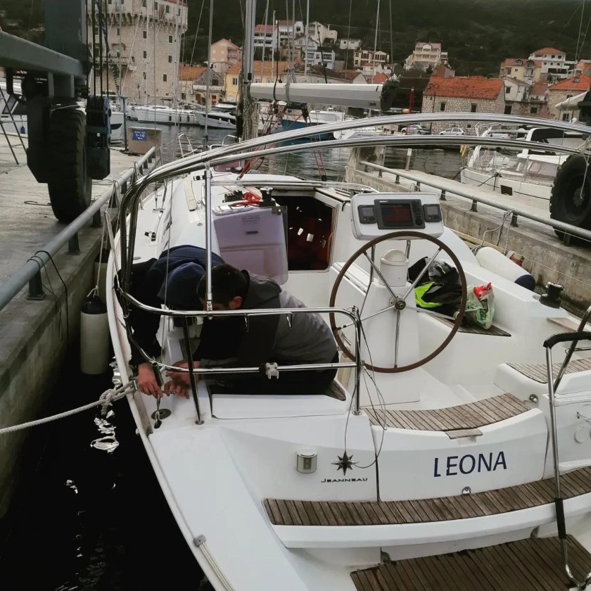 Яхта парусная