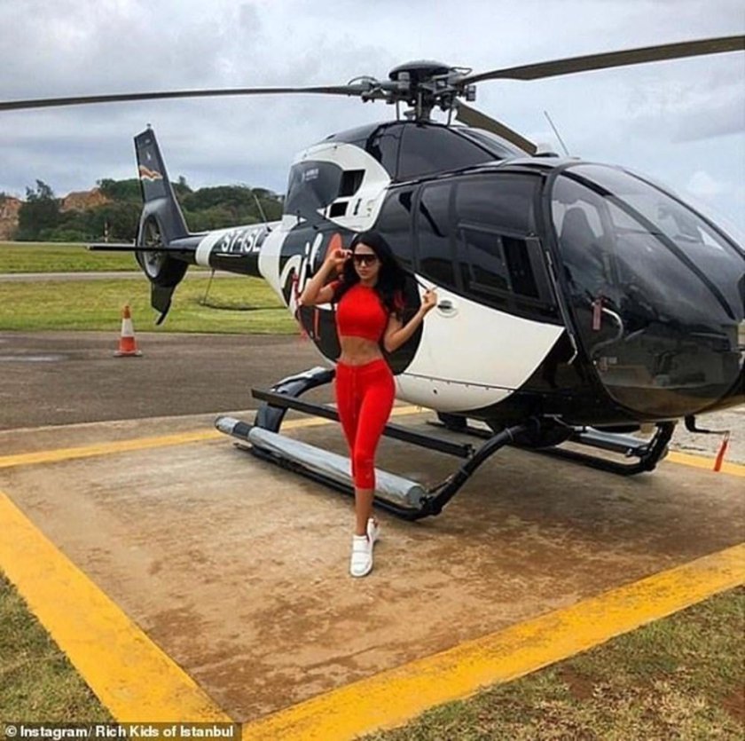 Фотосессия возле вертолета