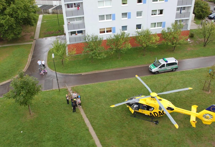 Вертолет на вертолетной площадке