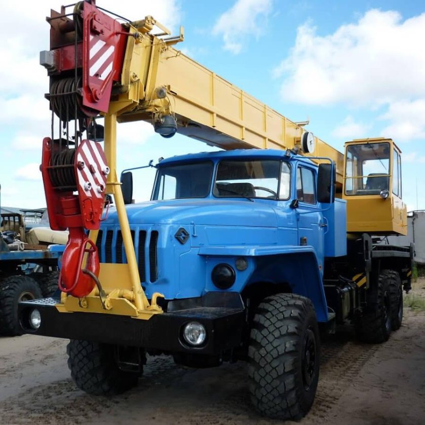 Автокран Ивановец 25 тонн на базе Урал
