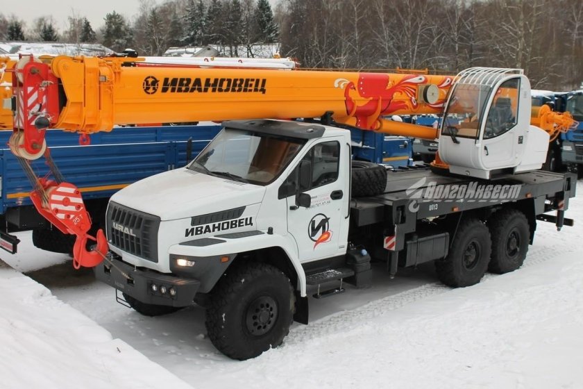 Автокран Ивановец КС-45717-2р