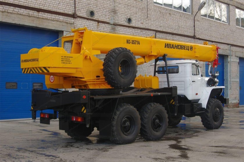 Автокран Ивановец КС-35714