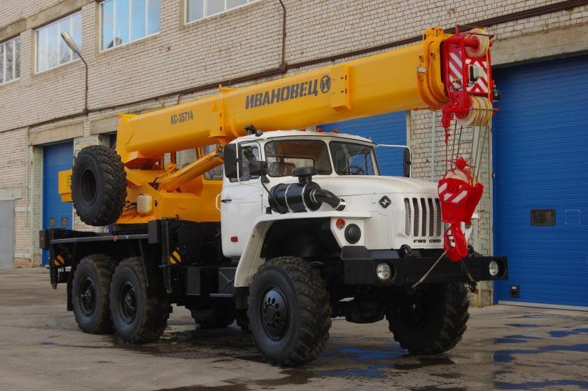 Кран автомобильный КС-35714