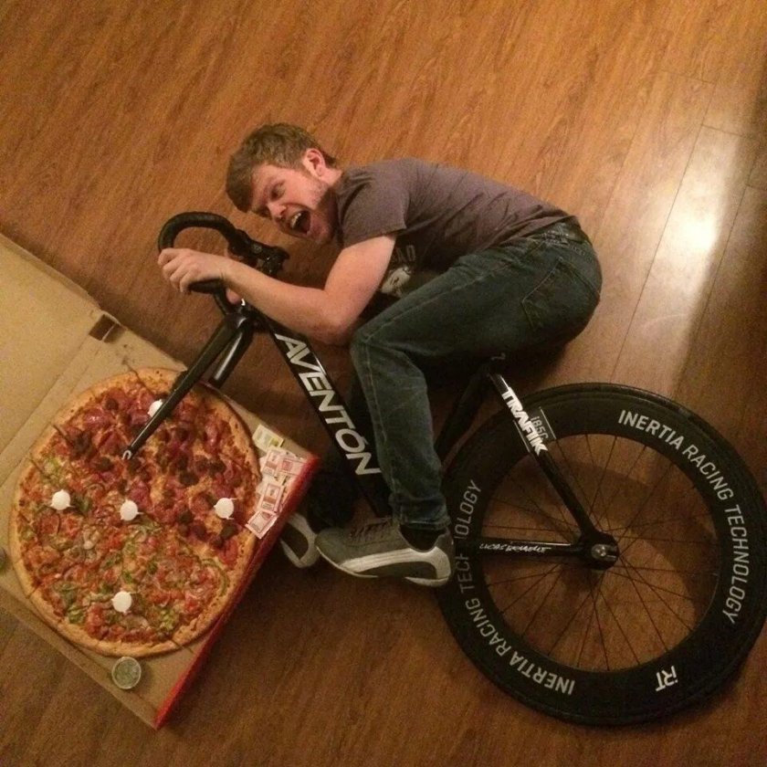 Прикольный велосипедист