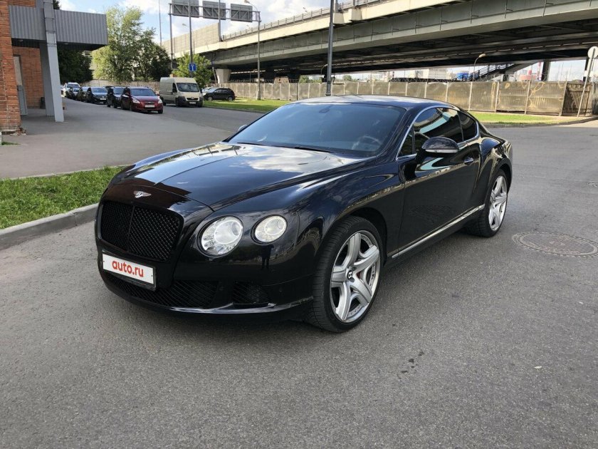 Машина Бентли черная