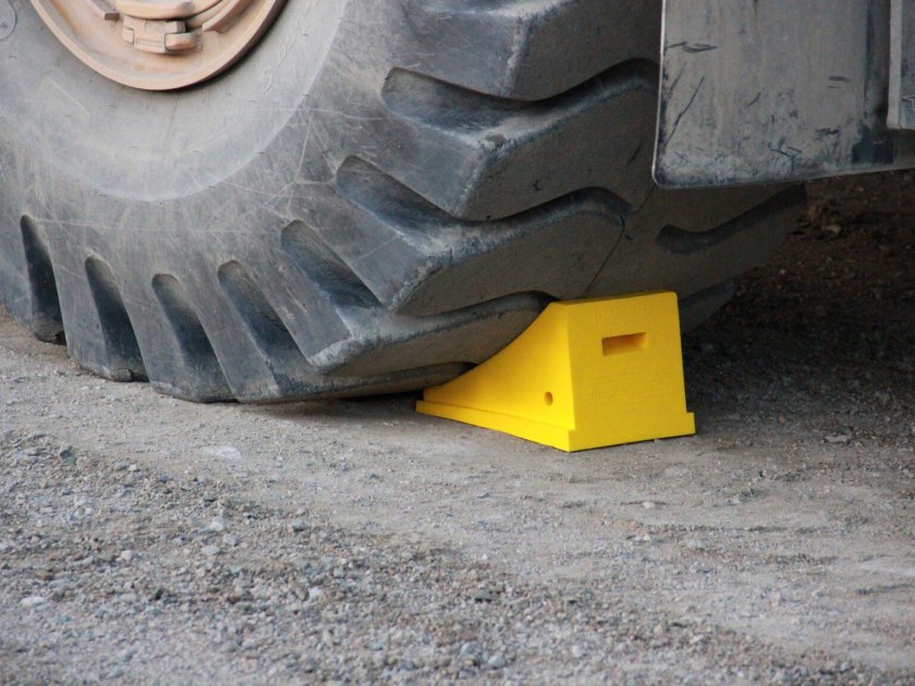 Противооткатные упоры башмаки КАМАЗ