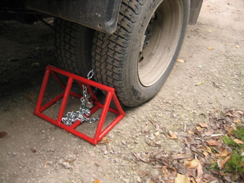 Упор для колеса противооткатный