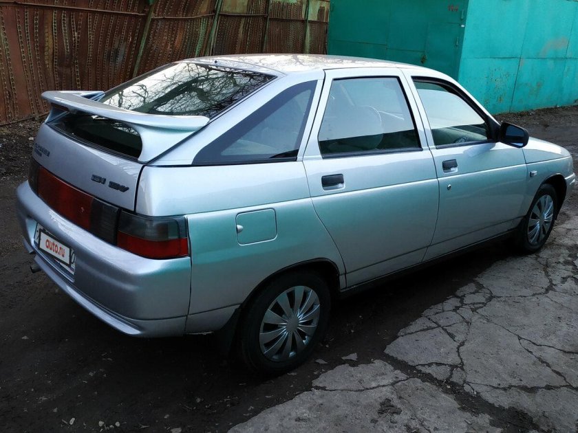 ВАЗ 2112 хэтчбек серебристый