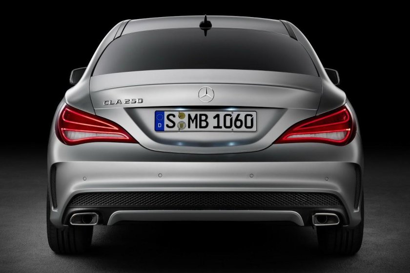 Мерседес седан CLA сзади