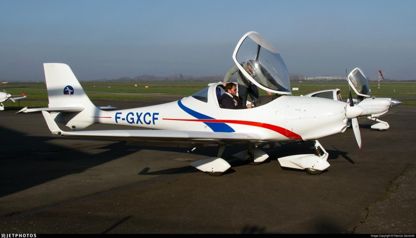 Двухместный самолет