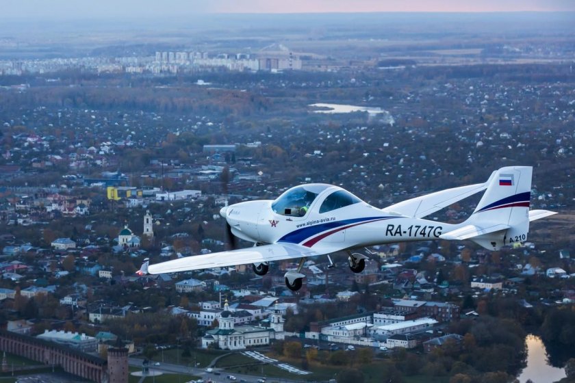 Самолёт Аквила