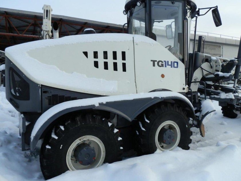 TG-140 автогрейдер