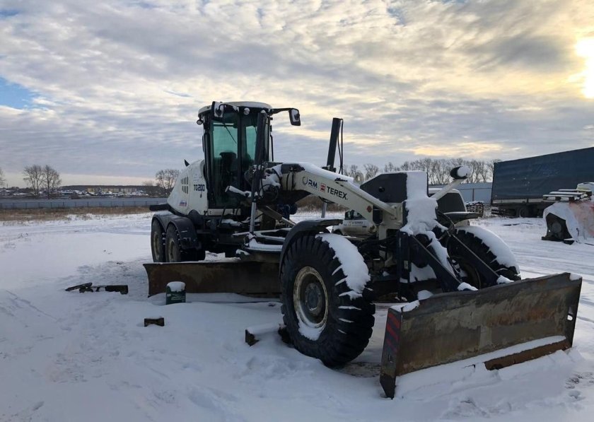 Грейдер Терекс 200