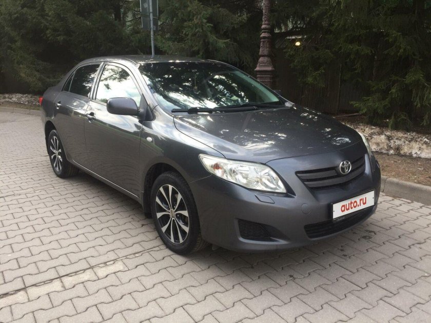 Черная крыша Toyota Corolla серая