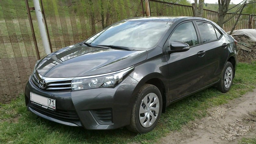 Тойота Королла 2014 серая