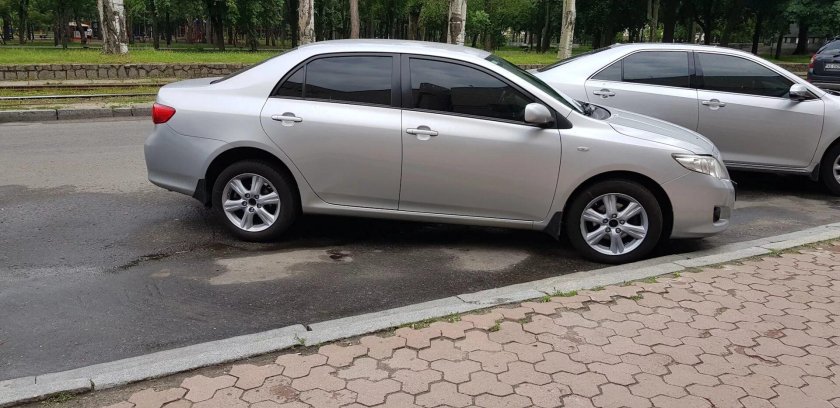 Тойота Королла 2007 серая