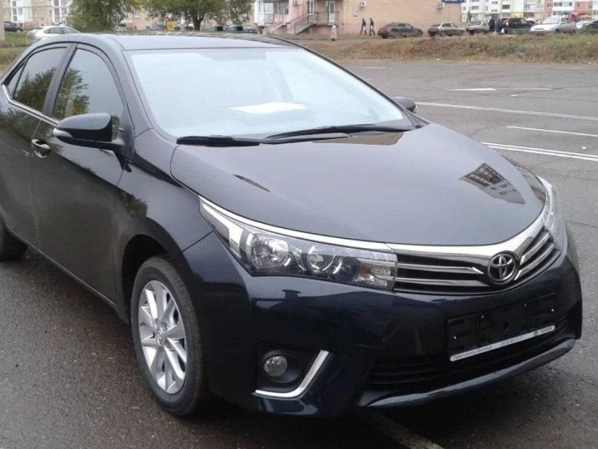 Тойота Королла 2013 серая