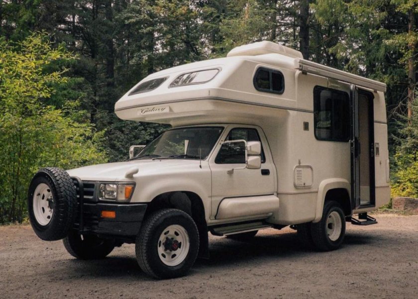 Toyota Hilux кемпер