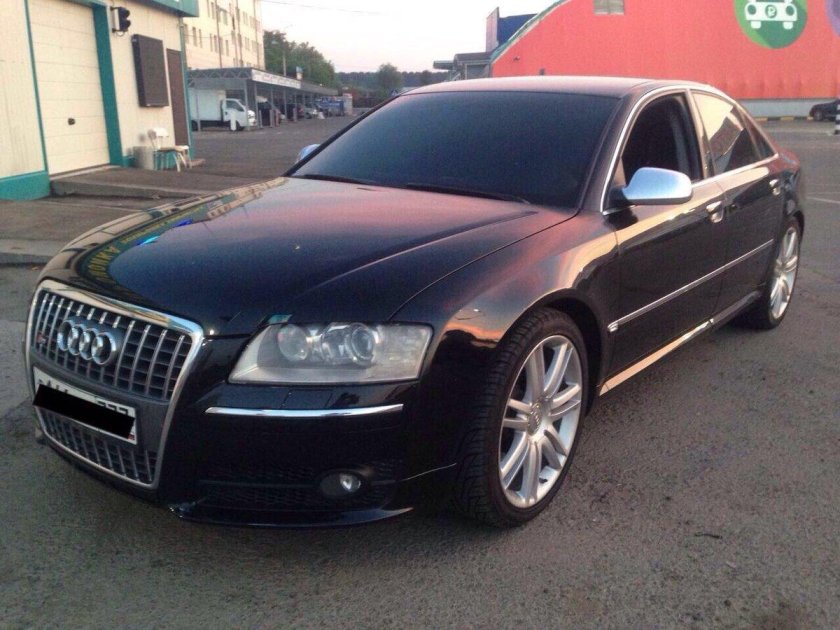 Audi s8 d3 черная