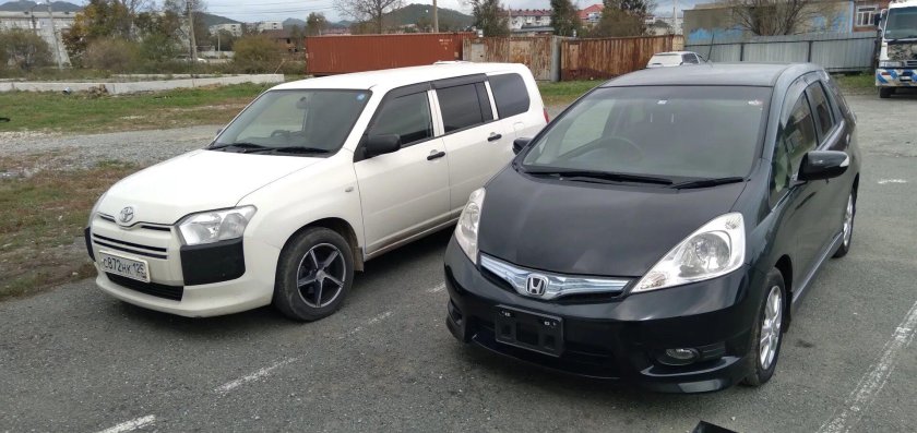 Хонда фит шаттл сравнение