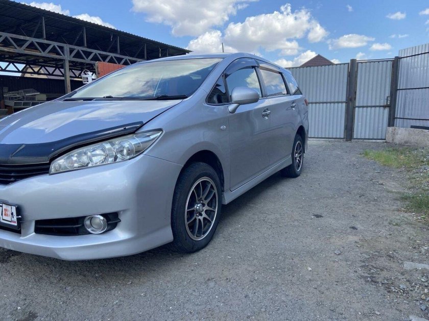 Тойота Виш 2009