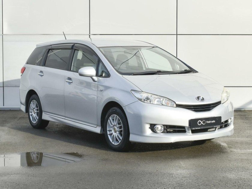 Тойота Виш 2009