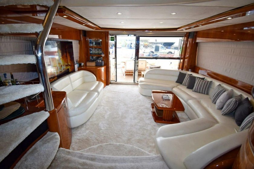 Моторная яхта