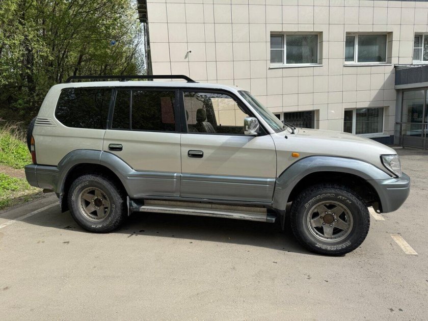 Toyota land cruiser prado 90