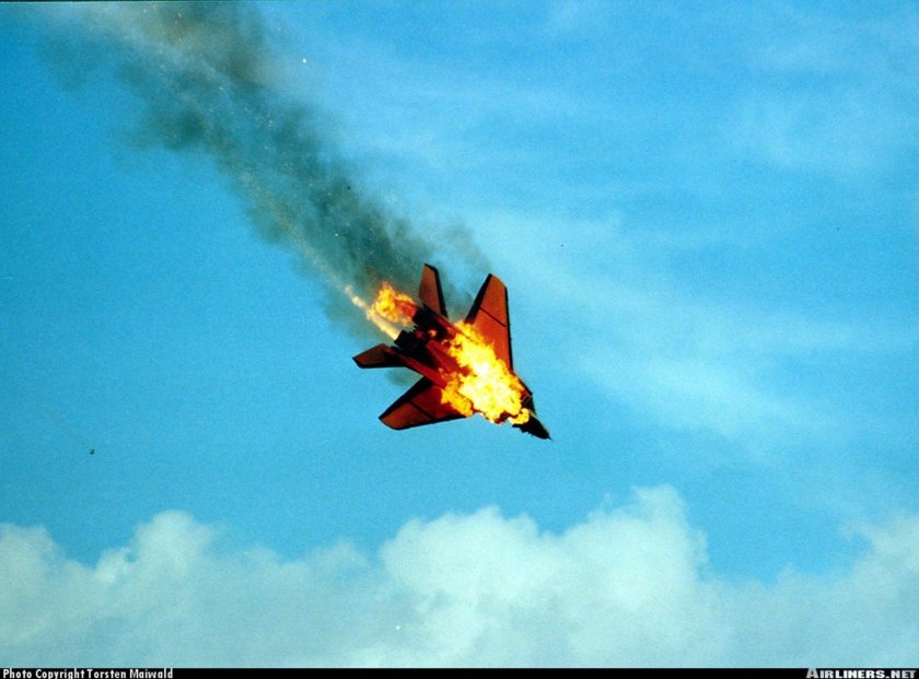 Падающий истребитель