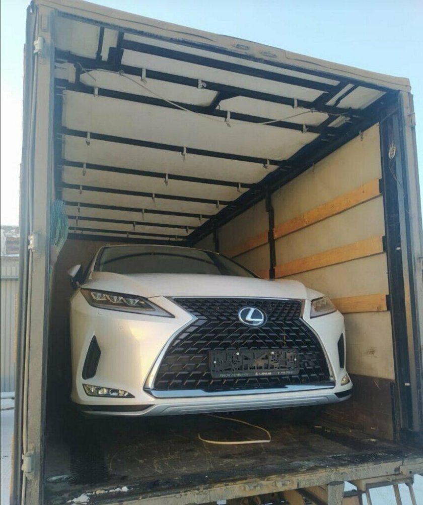 Машина в кузове газели