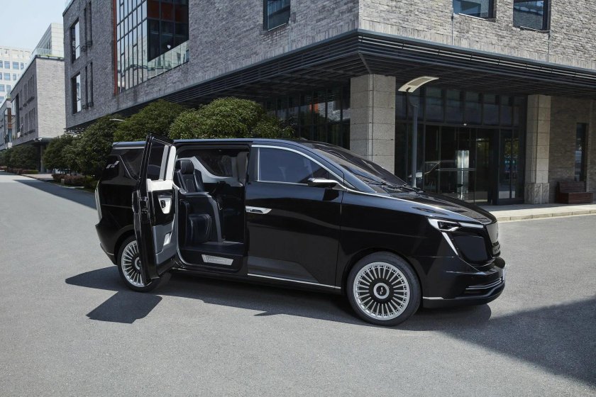 Роллс Ройс минивэн