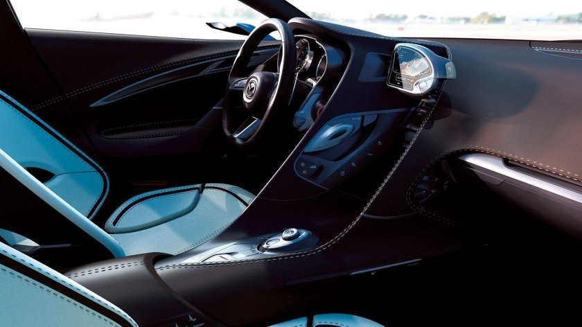 Мазда Шинари салон