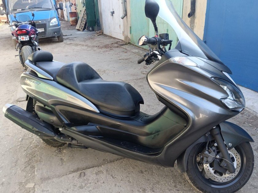 Ямаха маджести 400