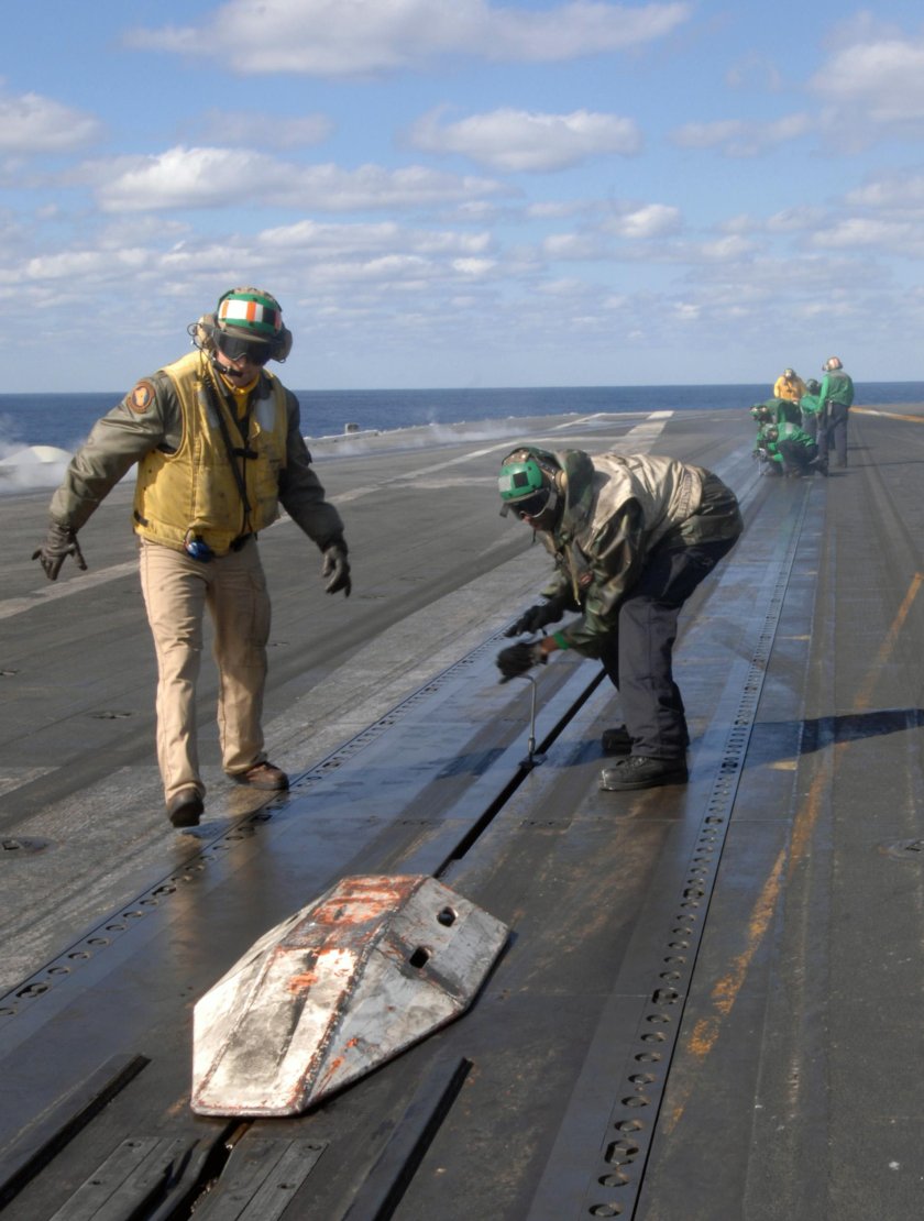 Авианосец американский