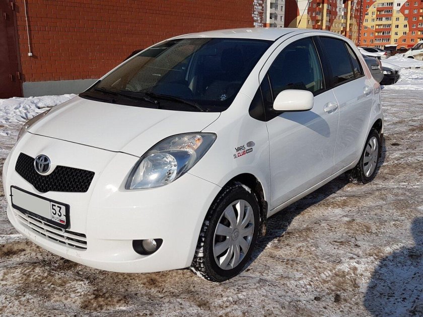 Тойота Ярис авито