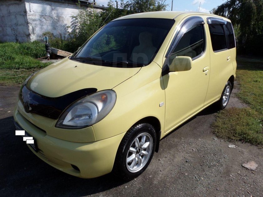 Toyota Funcargo 2003