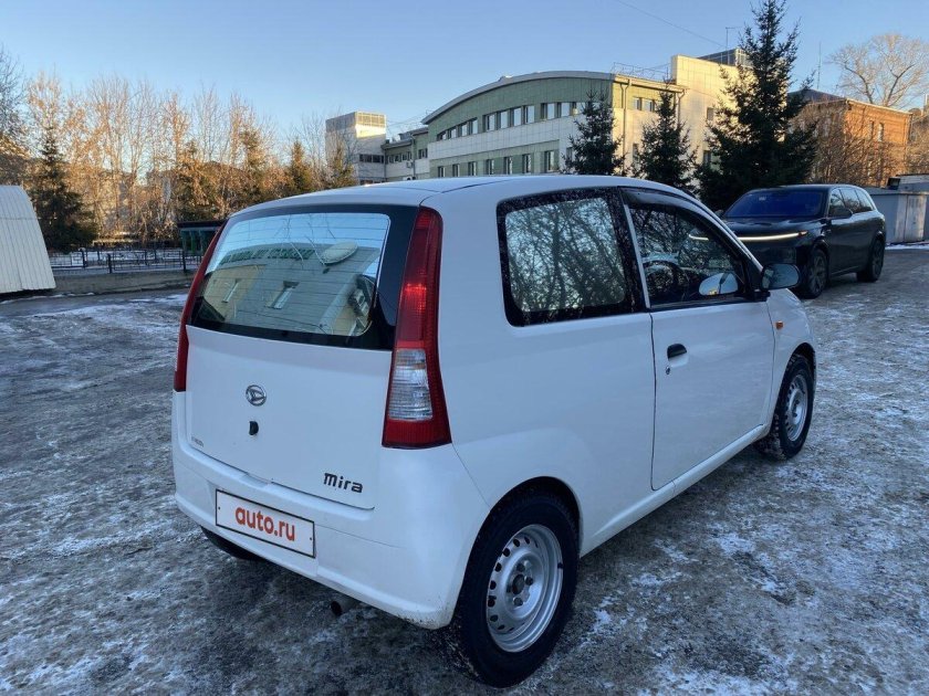 Daihatsu mira 2005