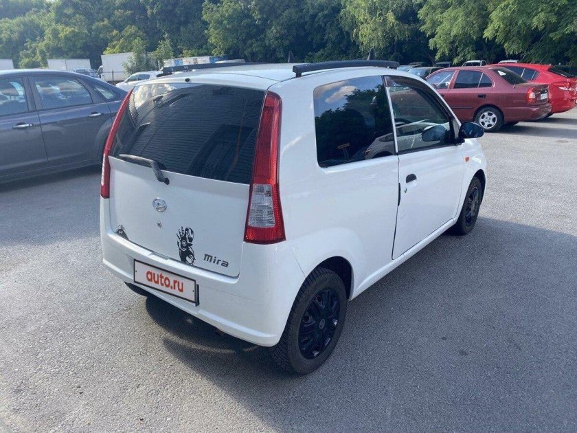 Daihatsu mira 2005