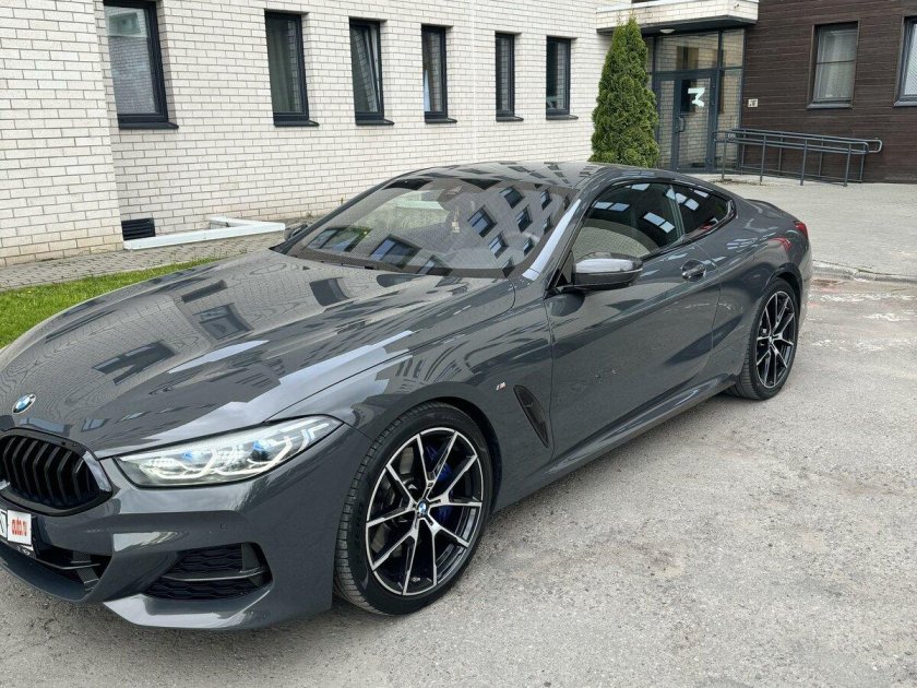 Серая бмв