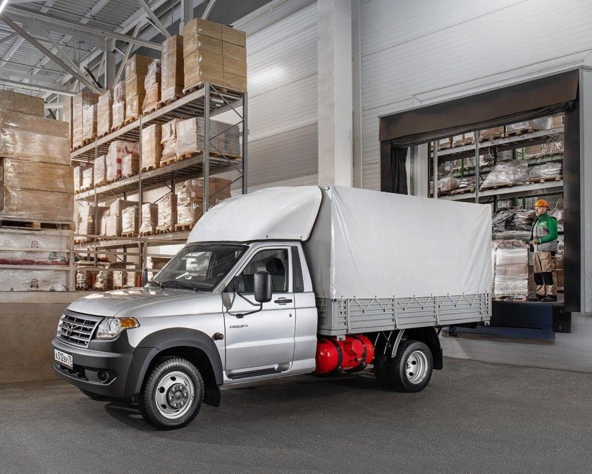 УАЗ профи полуторка фургон