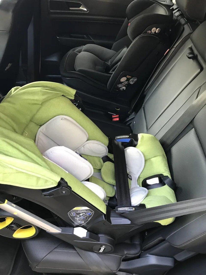 Doona автолюлька в машине