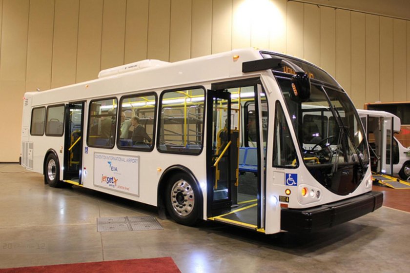 Транспорт автобус