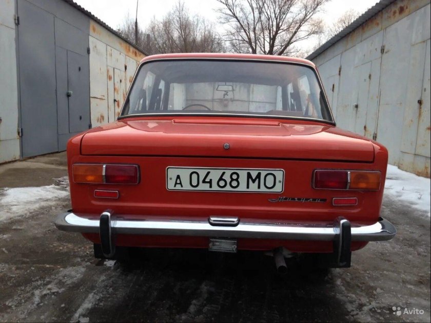 ВАЗ 2101 красная сзади