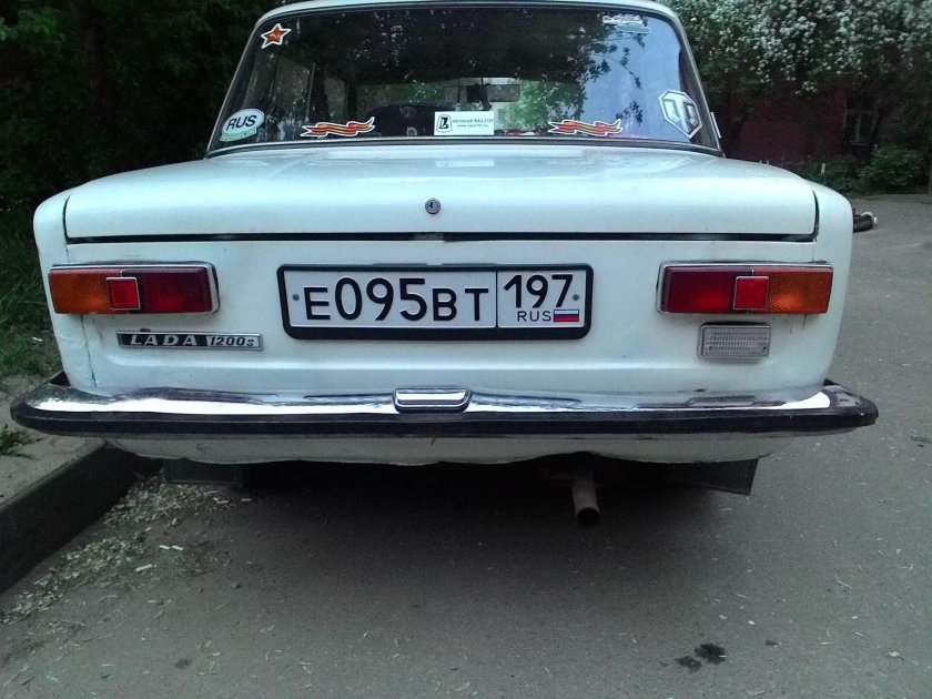 ВАЗ 2103 зад