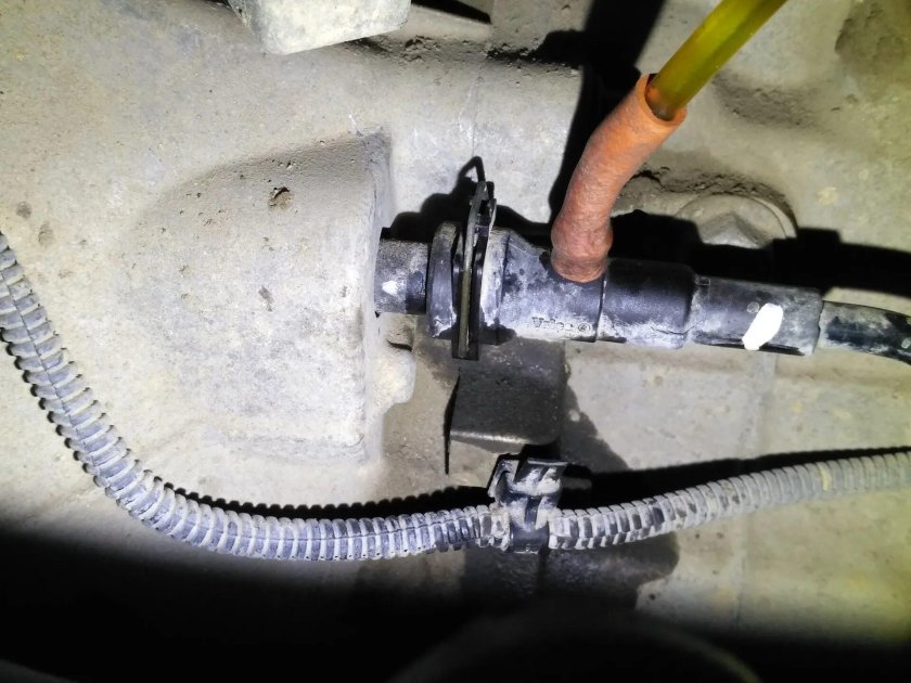 Штуцер сцепления Форд фокус 1