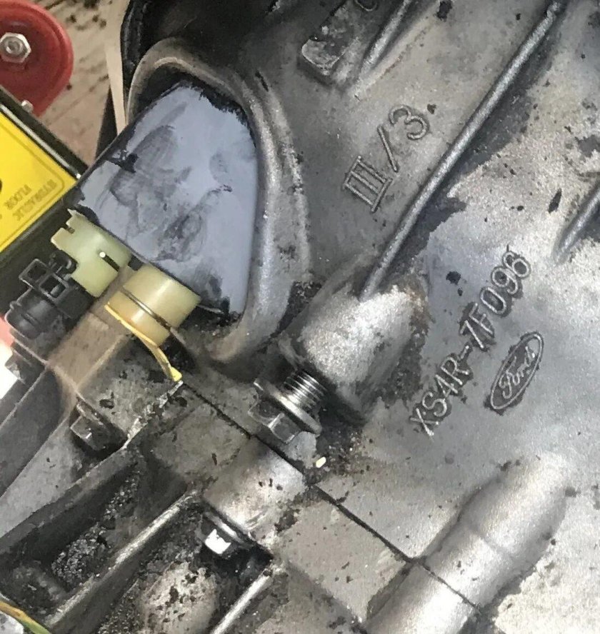 Штуцер прокачки сцепления Форд Транзит