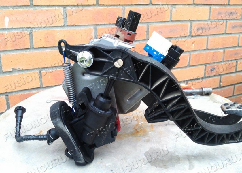 Педаль сцепления Форд Фьюжн 1.6