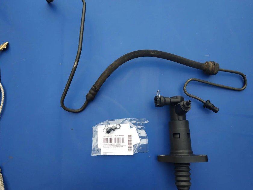 Главный цилиндр сцепления Ауди 80 б4