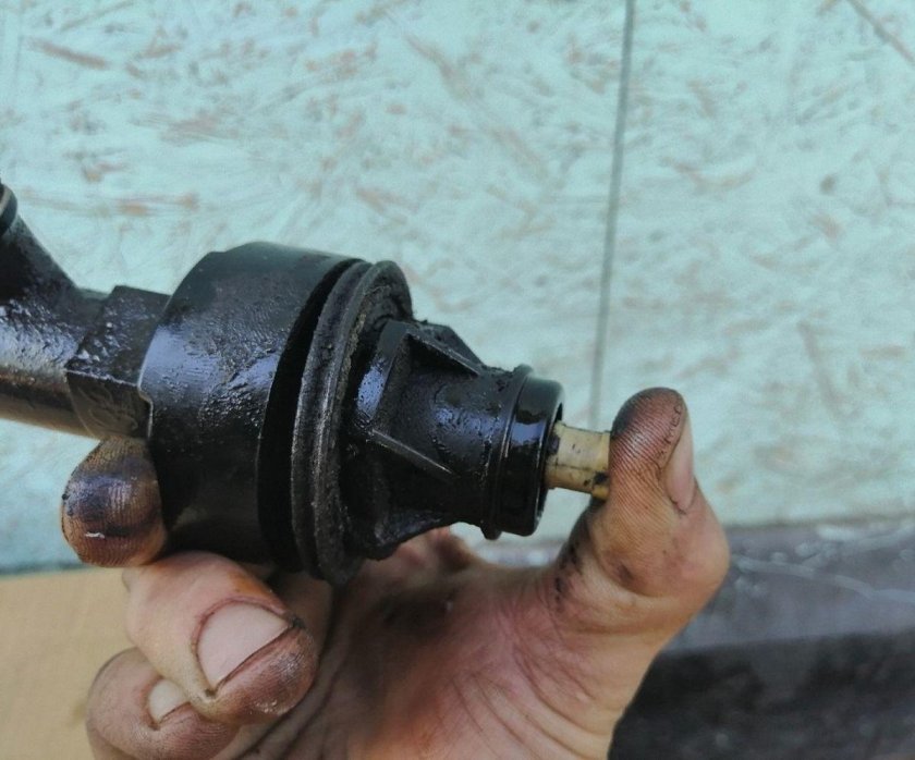 Рабочий цилиндр сцепления Форд Транзит 2.2