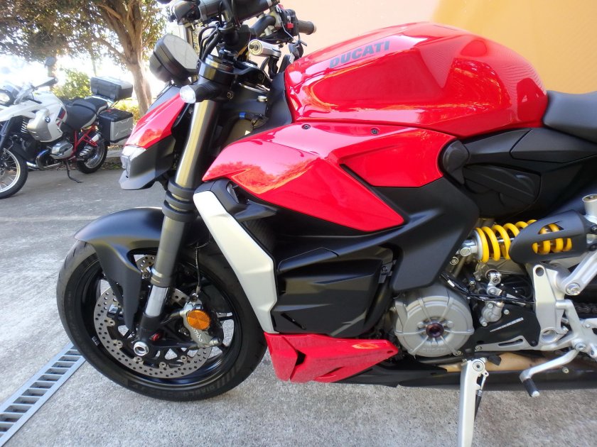 Ducati streetfighter v 2